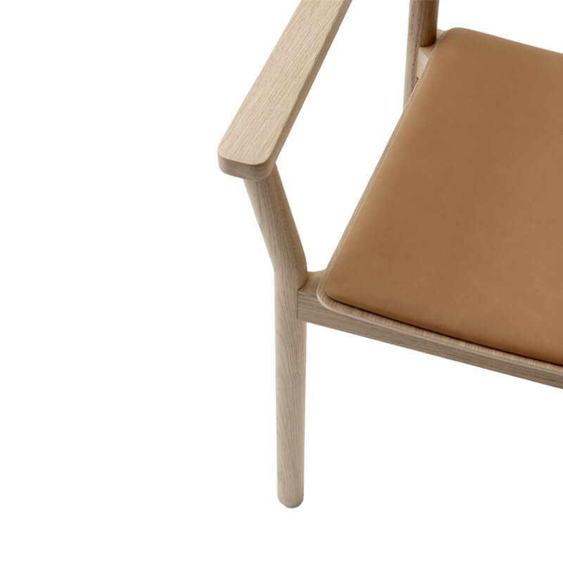 Chaise BETTY TK11 cuir Chêne/Cuir cognac AND TRADITION