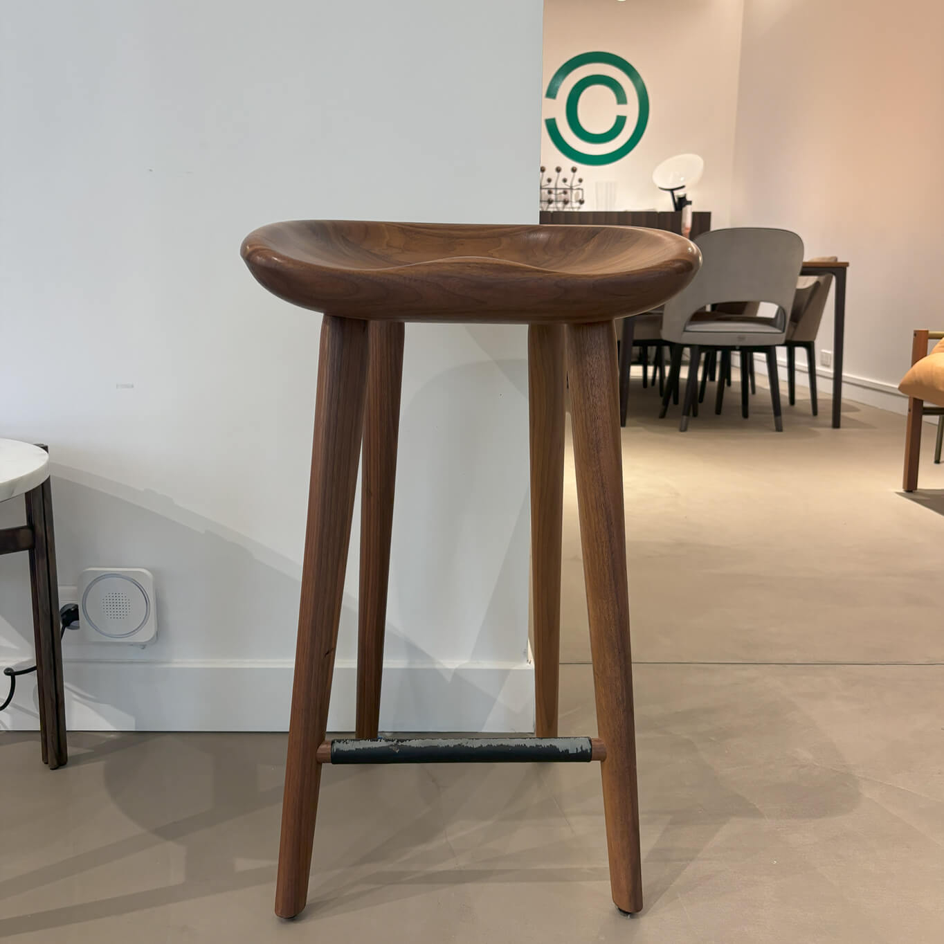 Tabouret haut TRACTOR STOOL H 63 Noyer BASSAMFELLOWS