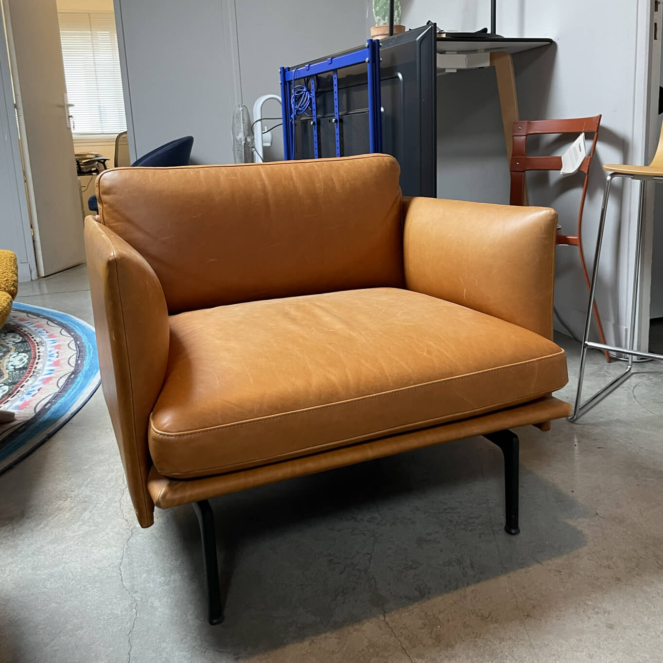 Fauteuil OUTLINE Cuir Cognac MUUTO