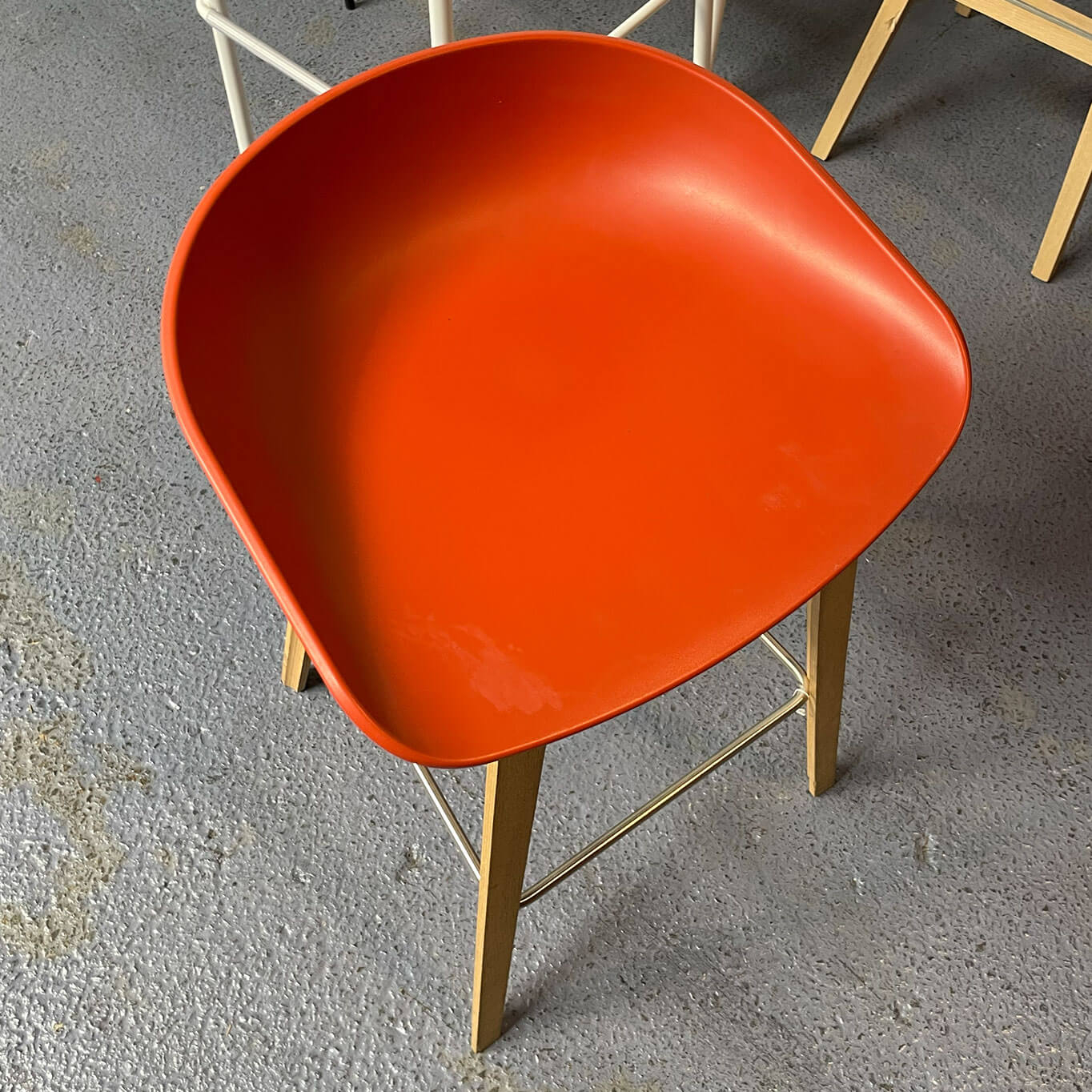 ABOUT A STOOL AAS 32 Rouge orangé HAY