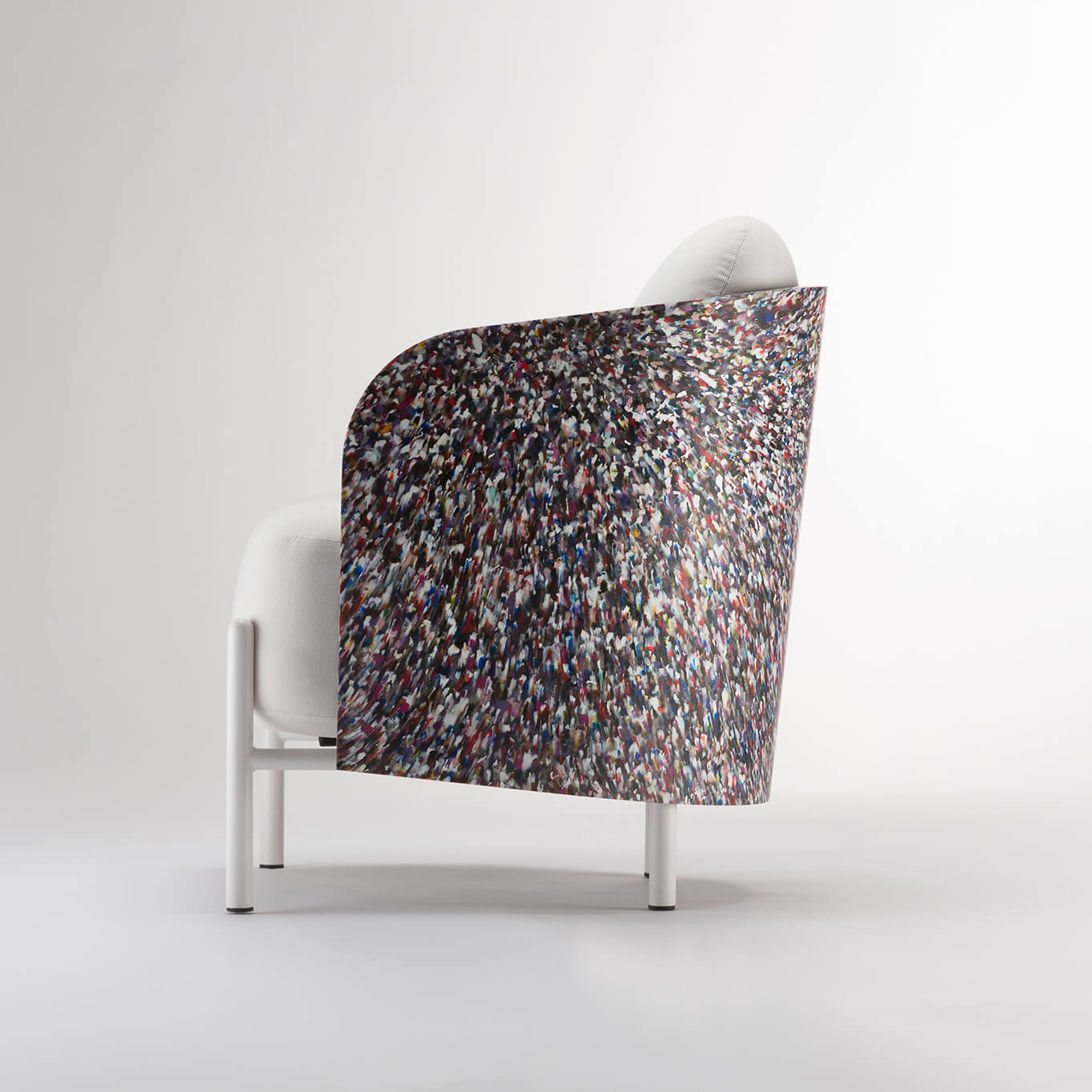 Fauteuil ART 77.5 Coque multicolore/ tissu blanc NOMA