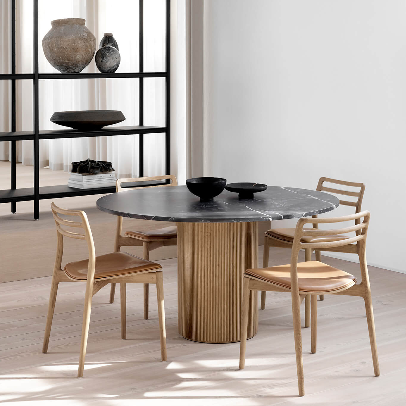CABIN ROUND Chêne clair et Marbre Pietra gris VIPP
