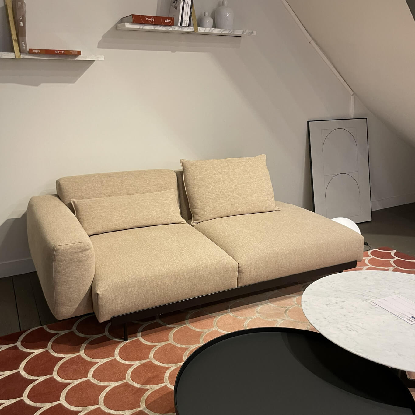 Canapé IN SITU 2 places 1 accoudoir Ecriture 240 MUUTO