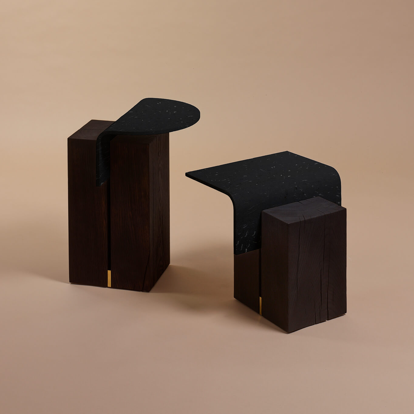 Table d'appoint guéridon GHAN 92.8 S Chêne teinté/ plastique noir NOMA