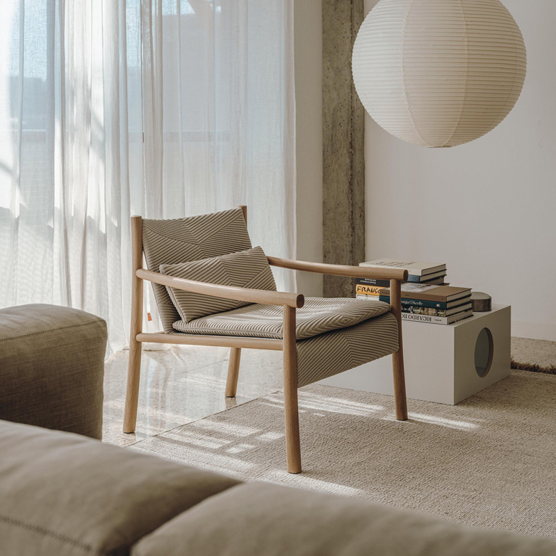 Fauteuil KATA 3D Knit Linen/ chêne naturel ARPER