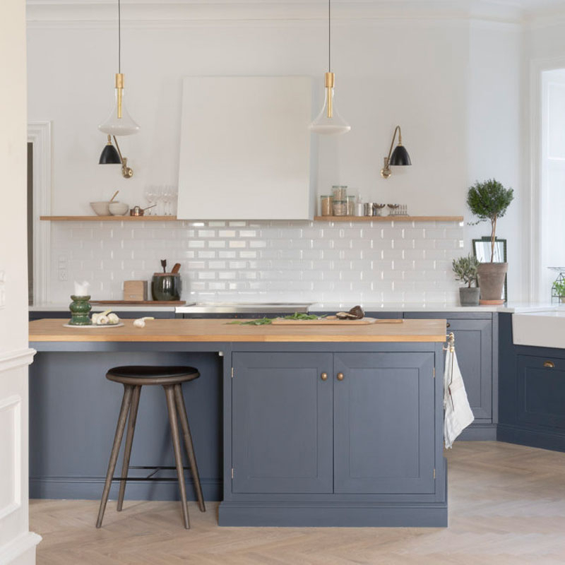 Tabouret haut HIGH STOOL Chêne teinté foncé/ cuir noir MATER