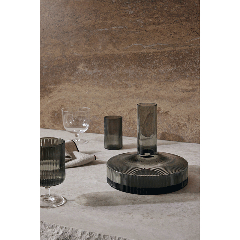 Carafe & verre Carafe à vin RIPPLE Fumé FERM LIVING