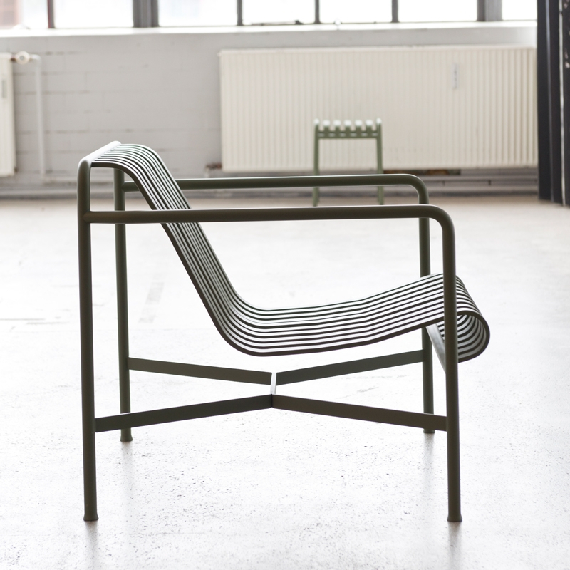 Fauteuil extérieur PALISSADE LOUNGE dossier bas Anthracite HAY