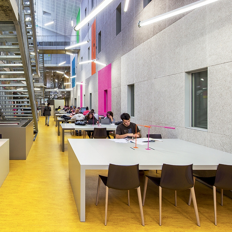 Chaise CATIFA 46 pieds bois Noir et blanc ARPER