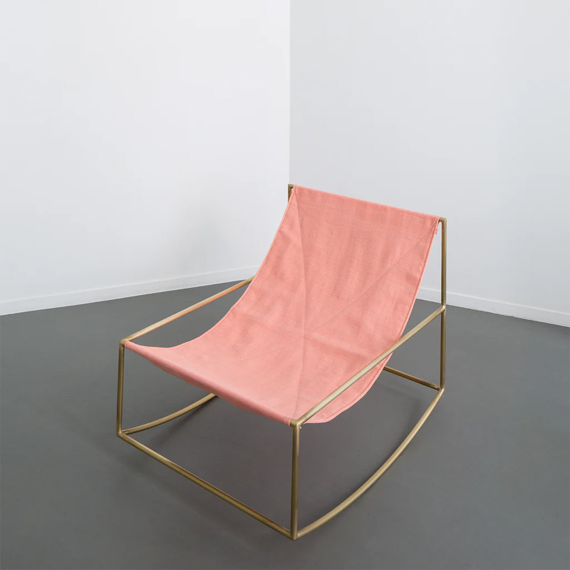 Fauteuil ROCKING CHAIR Tissu rose/Laiton VALERIE OBJECTS