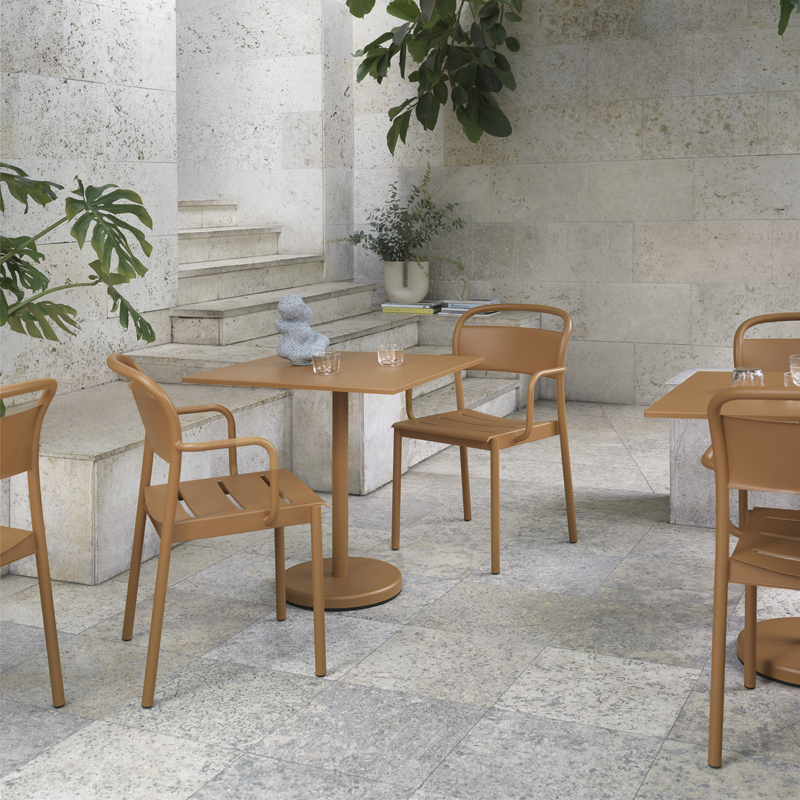 Table extérieur LINEAR STEEL CAFE 70x70 Noir MUUTO