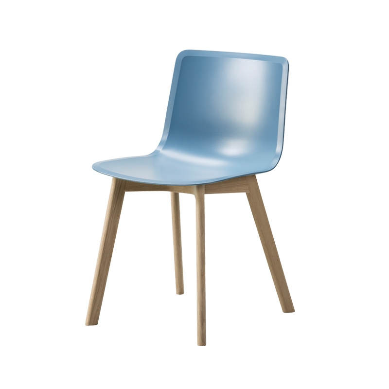 Chaise PATO pieds bois Bleu storm FREDERICIA