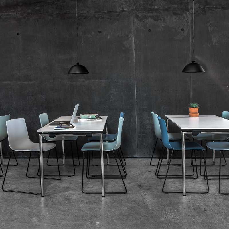 Chaise PATO pieds luge Océan FREDERICIA