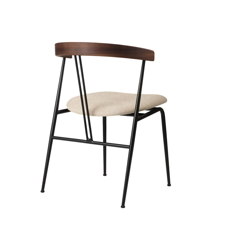 Chaise VIOLIN dossier noyer Temp 61168 GUBI