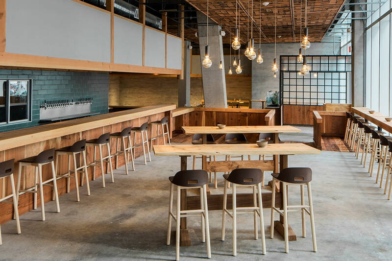 Tabouret haut ALFI STOOL dossier bas Rouge EMECO