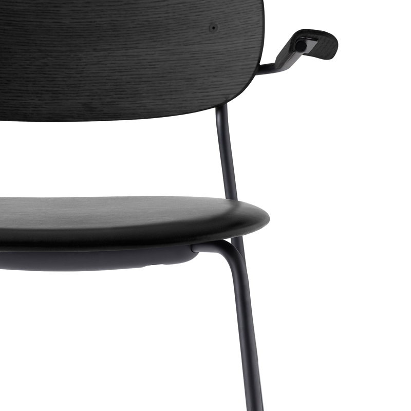 Chaise CO CHAIR avec accoudoirs assise cuir Chêne noir/ cuir noir AUDO COPENHAGEN