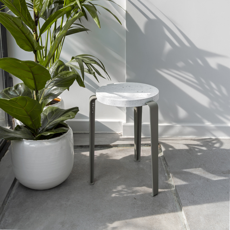 Tabouret LOU Plastique Recyclé Venezia Gris Eucalyptus TIPTOE