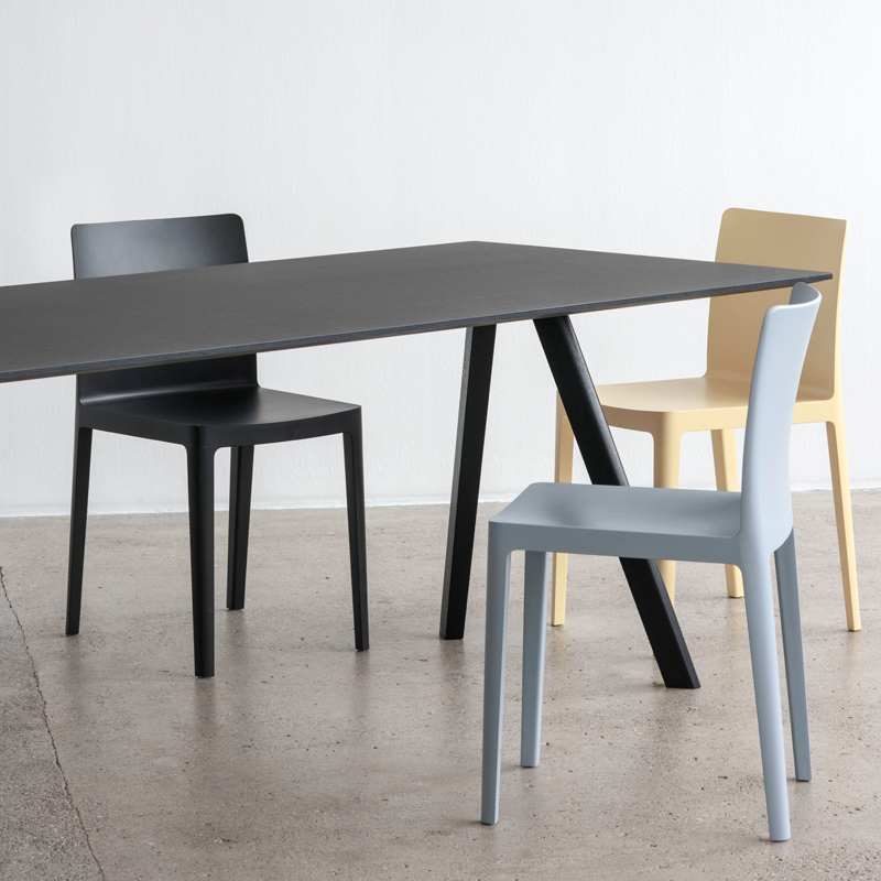 Table COPENHAGUE CPH 30 Lino noir/ chêne noir vernis à base d'eau HAY