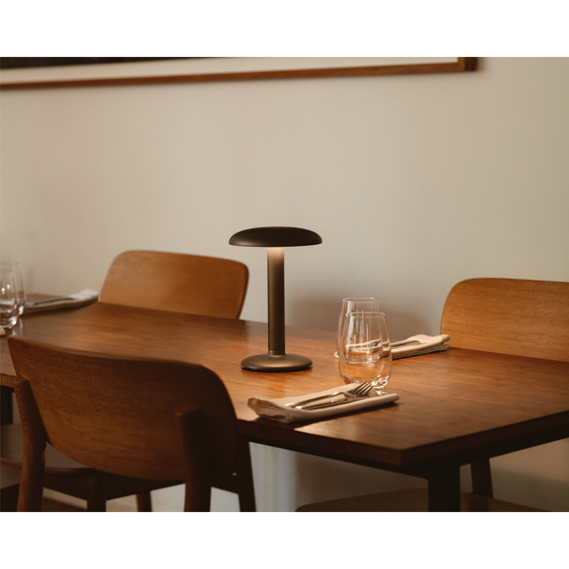 Lampe à poser GUSTAVE Anthracite mat FLOS