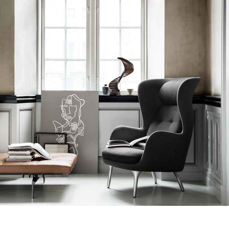 Fauteuil RO pieds aluminium Bleu/ Orange 1135 FRITZ HANSEN