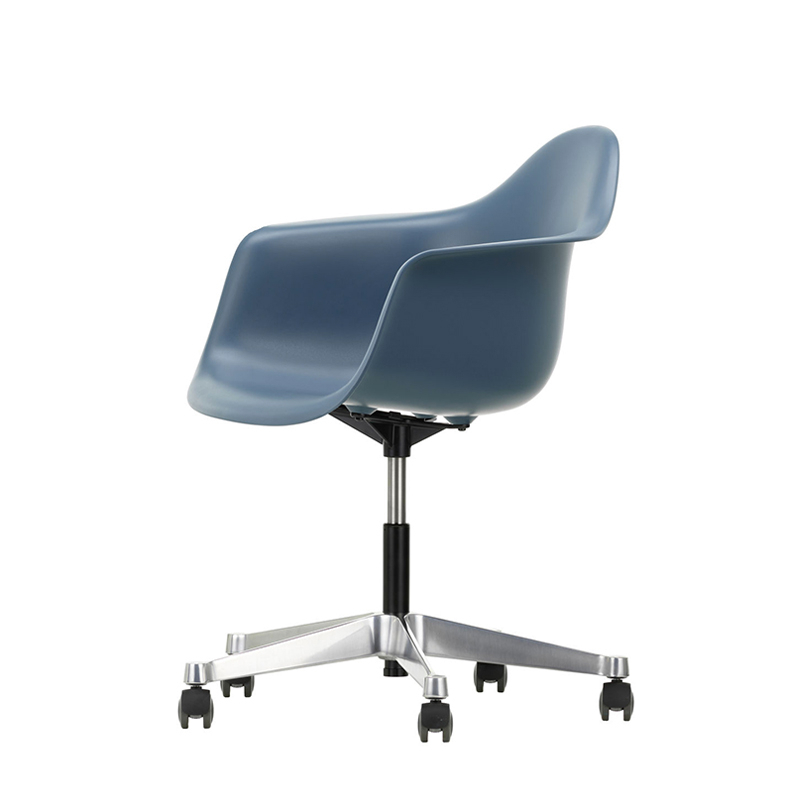 Fauteuil de bureau EAMES PLASTIC ARMCHAIR PACC Bleu de mer RE VITRA