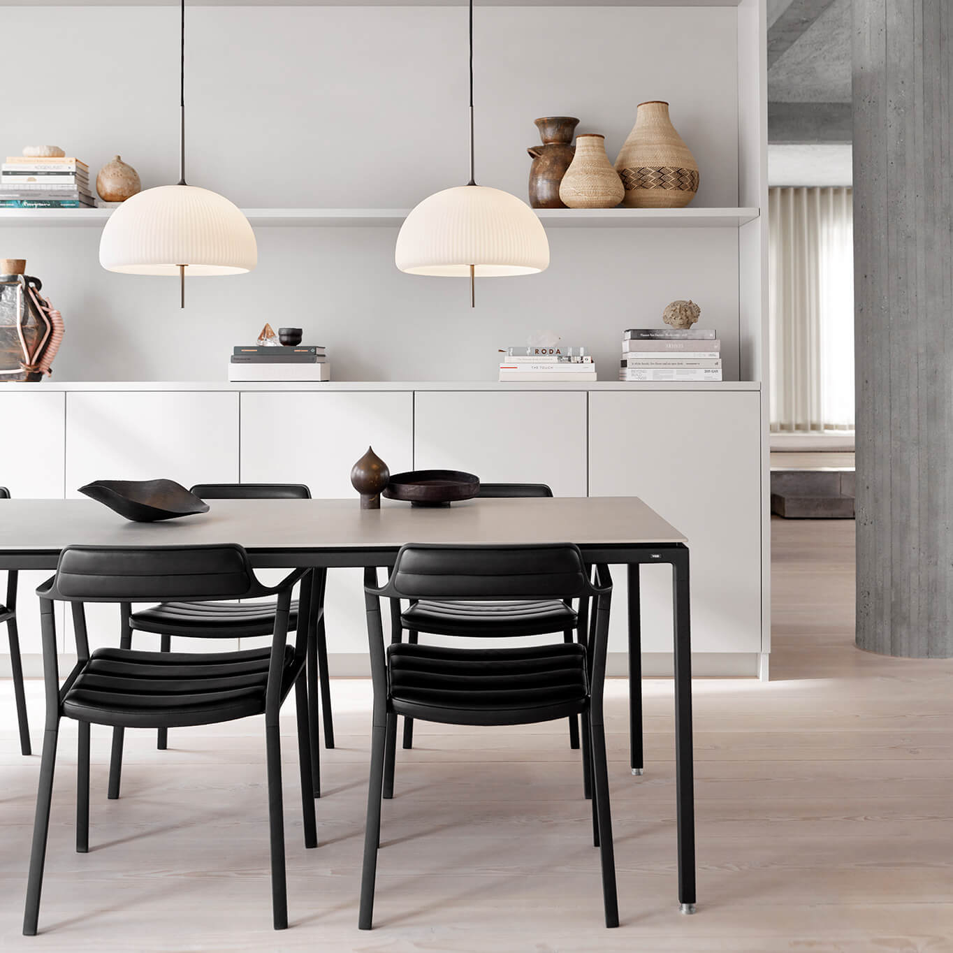 DINING TABLE L 200 VIPP