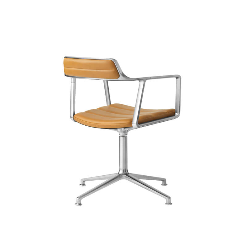 SWIVEL CHAIR 452 sur patins Cuir camel / Aluminium poli VIPP