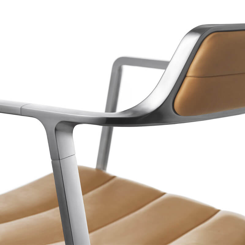 SWIVEL CHAIR 452 à roulettes Cuir camel / Aluminium poli VIPP