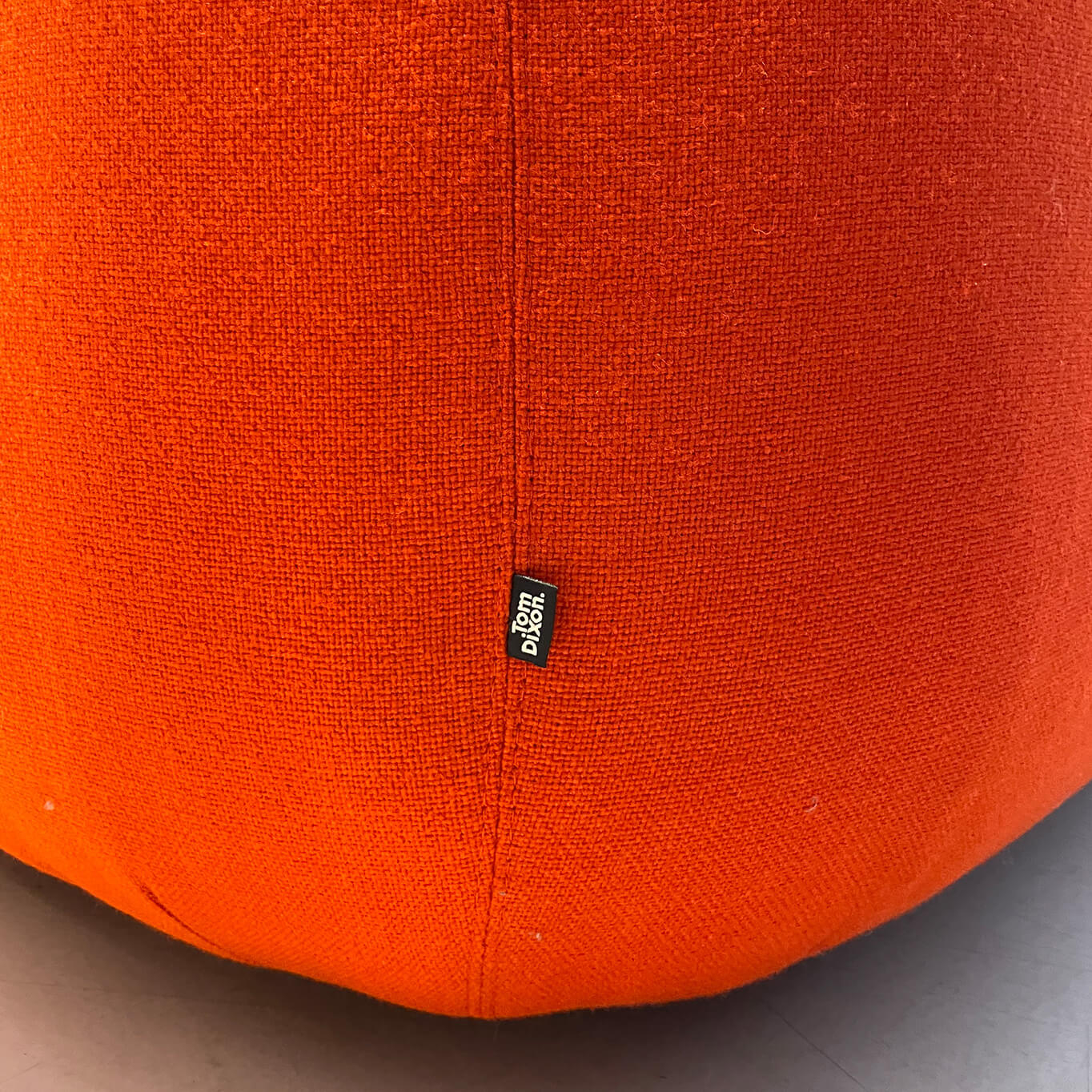 PLUMP 2,5 places Orange vif Hallingdal 0590 TOM DIXON