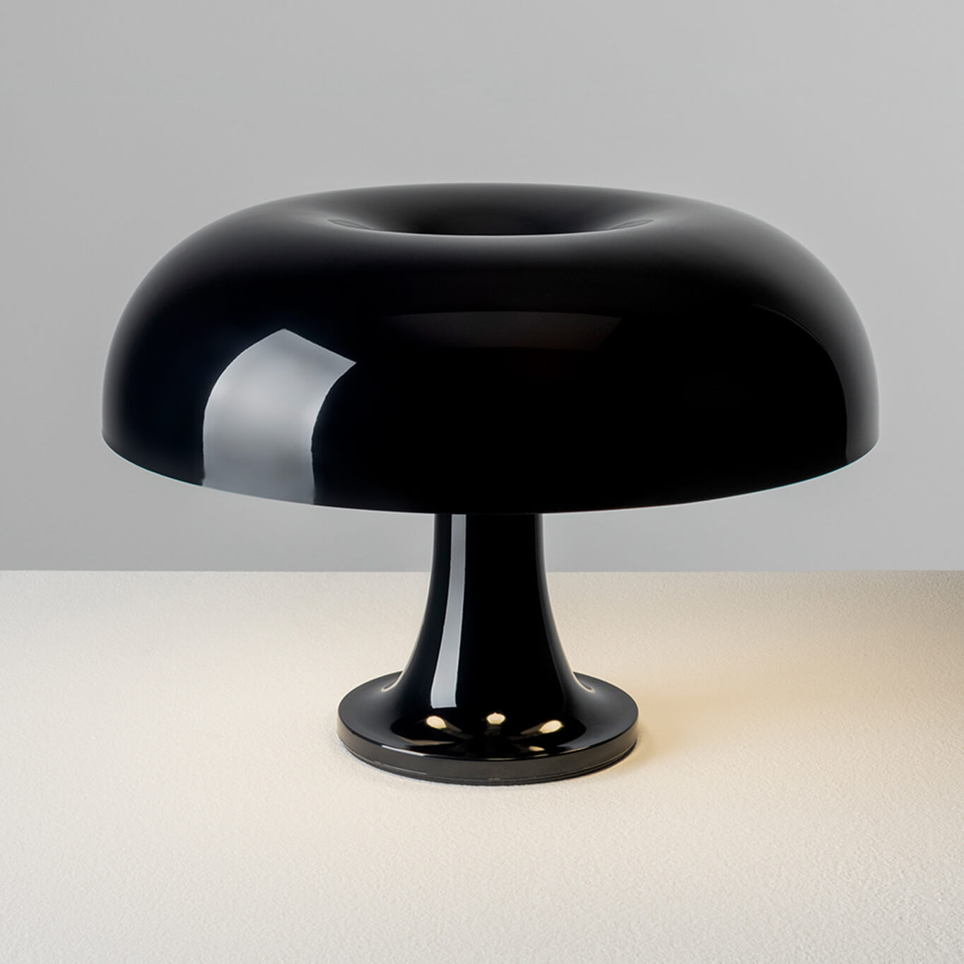 NESSINO Noir ARTEMIDE