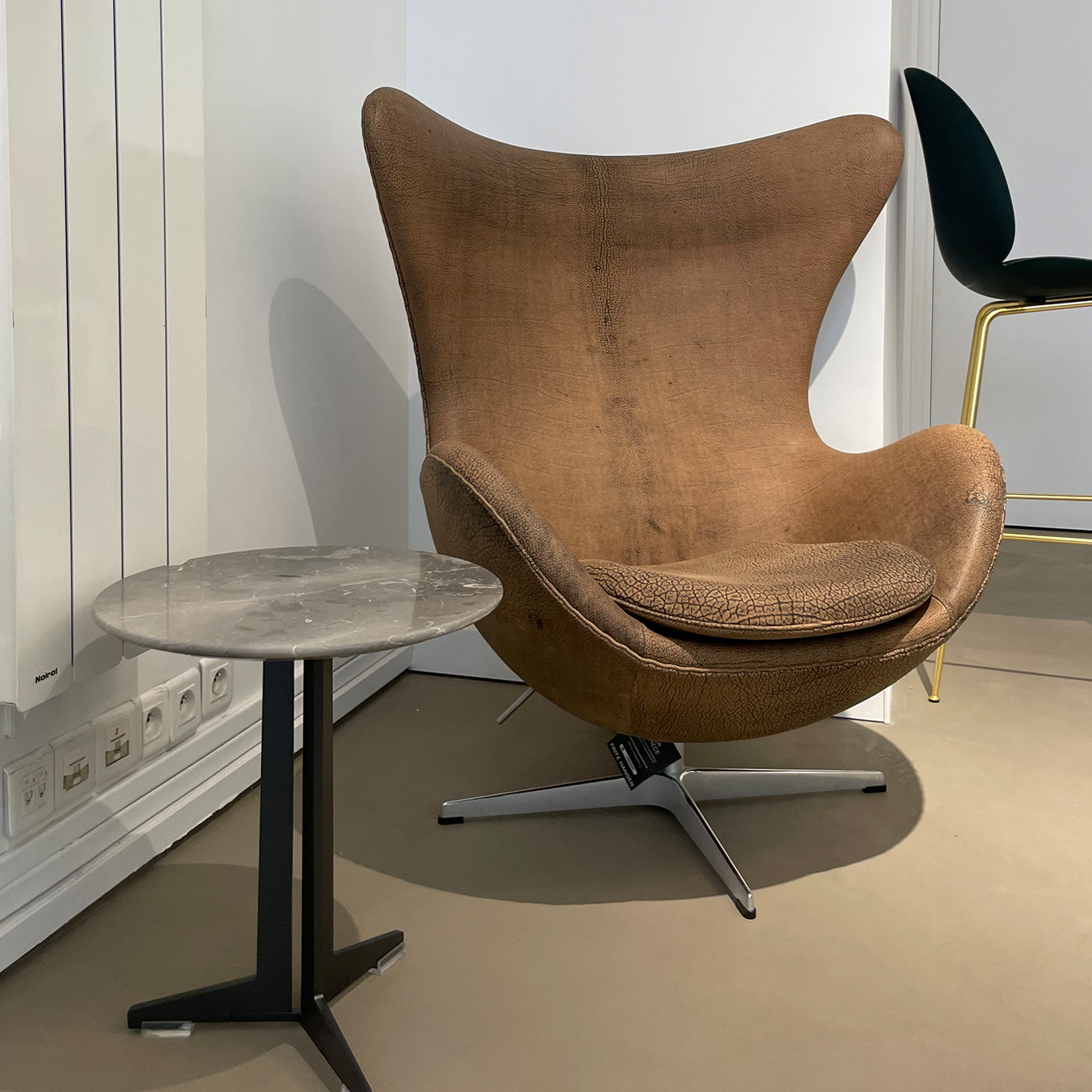 EGG Marron Cuir d'Asie FRITZ HANSEN