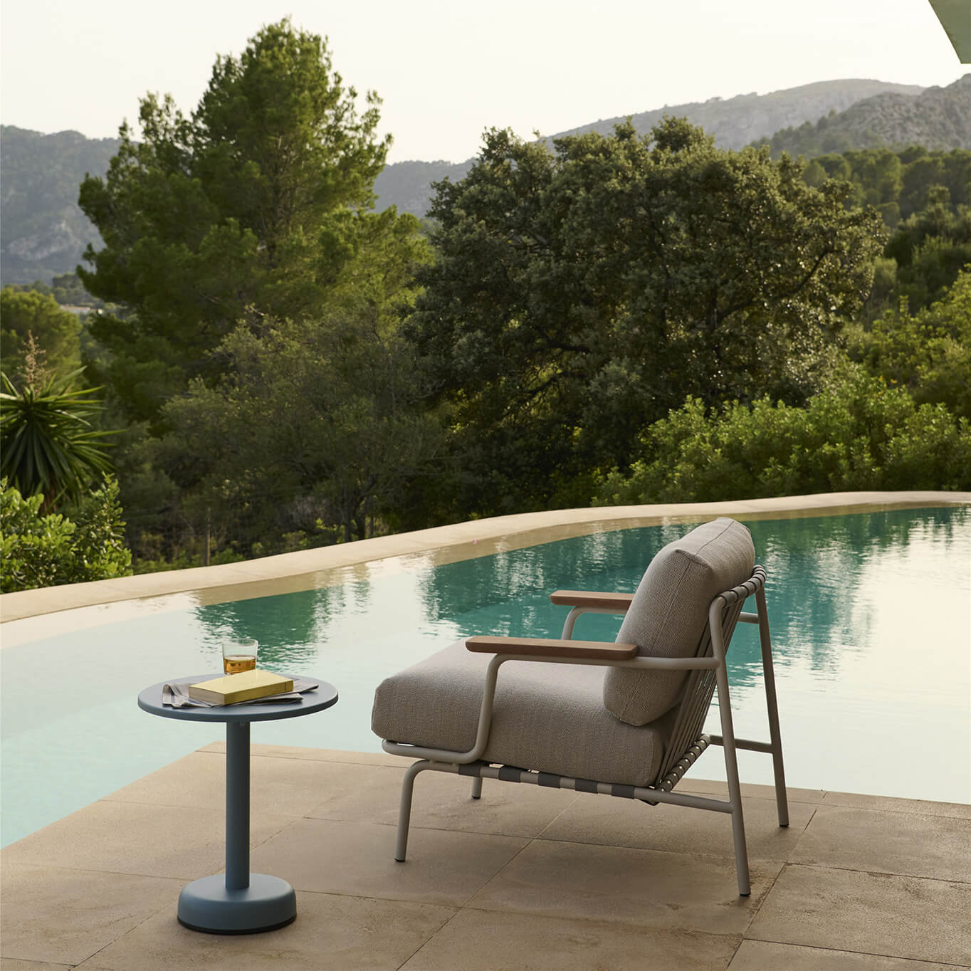 Fauteuil extérieur SETTLE OUTDOOR Ribbed Weave 5/ Taupe MUUTO