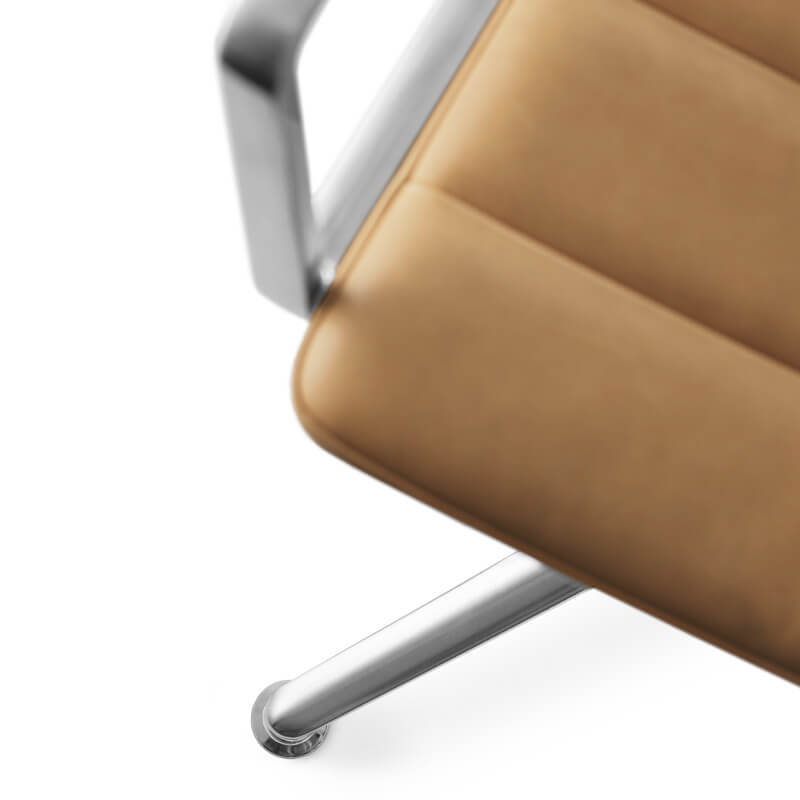 SWIVEL CHAIR 452 à roulettes Cuir camel / Aluminium poli VIPP