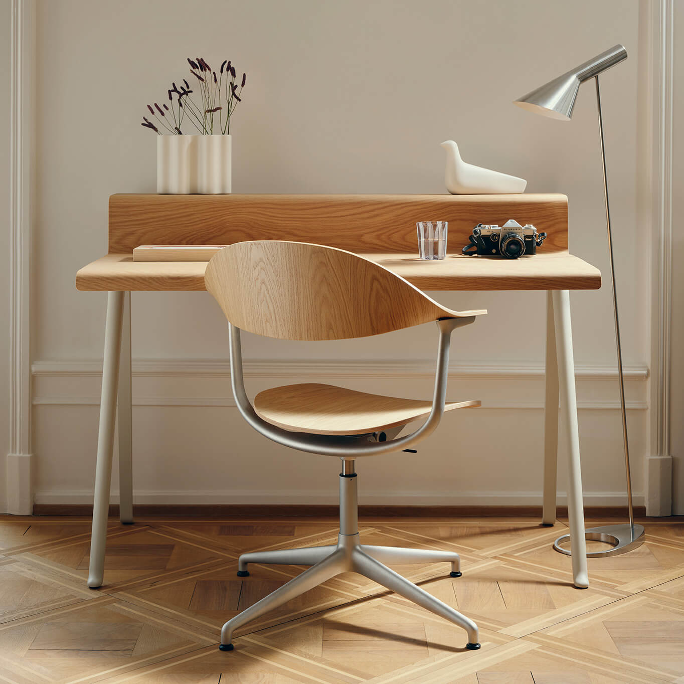 MYNT Chêne / Aluminium sablé 4 branches patins VITRA