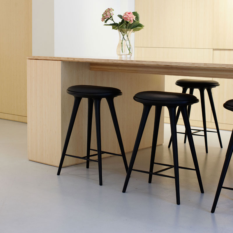 Tabouret haut HIGH STOOL Chêne Sirka gris/ cuir noir MATER