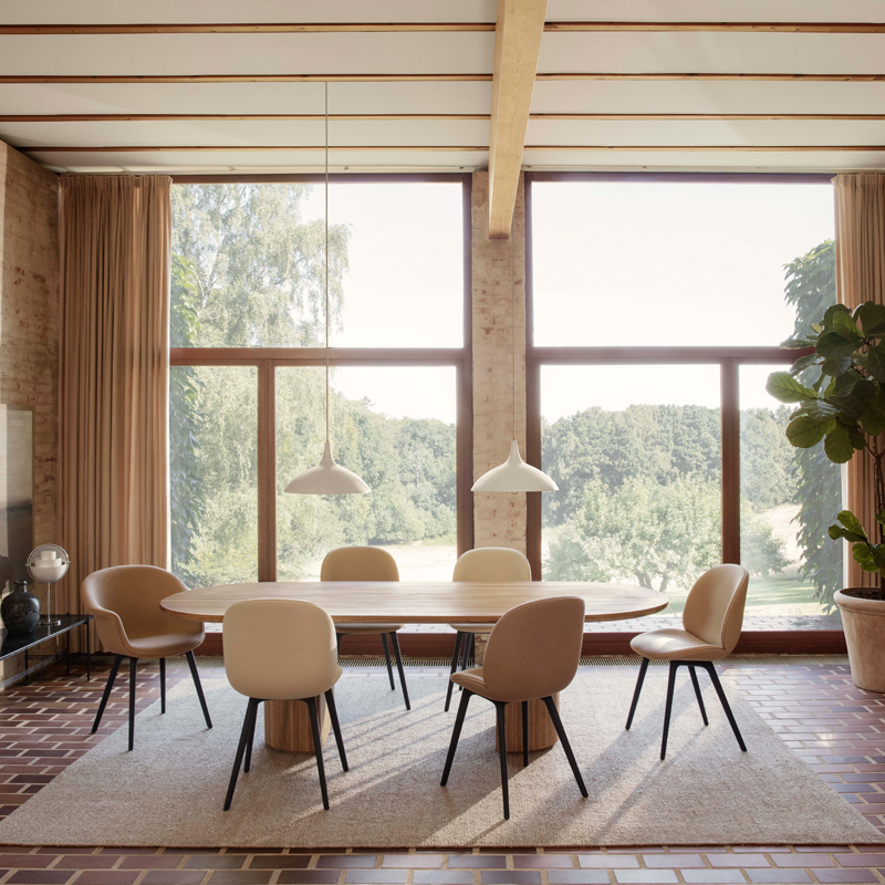Table MOON DINING ELLIPTICAL 290x105 Chêne savonné GUBI