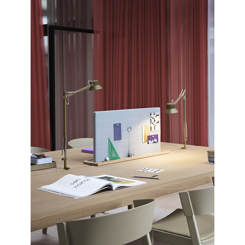 Lampe de bureau DEDICATE L2 base étau Noir MUUTO