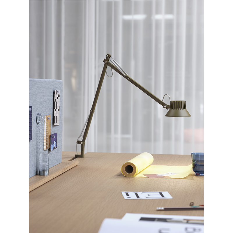 Lampe de bureau DEDICATE L2 base étau Noir MUUTO