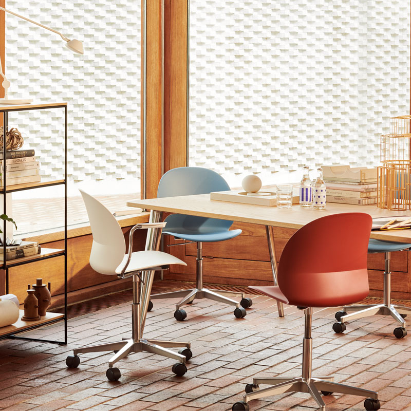 Chaise N02 RECYCLE avec accoudoirs et roulettes Noir FRITZ HANSEN