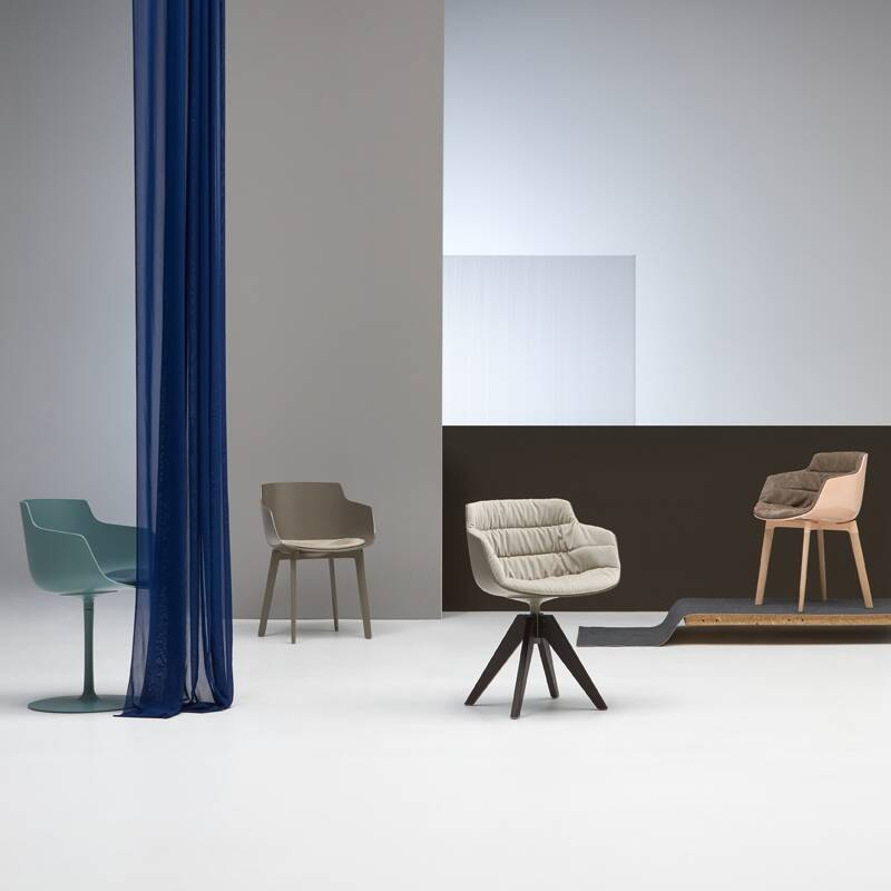 Chaise FLOW SLIM COLOR pied central Noir MDF