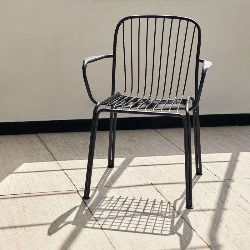 Chaise extérieur Petit fauteuil THORVALD SC95 Vert bronze AND TRADITION