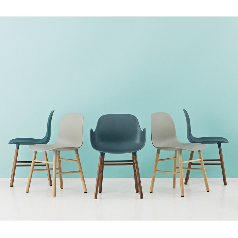 Chaise FORM CHAIR Gris chaud Normann Copenhagen