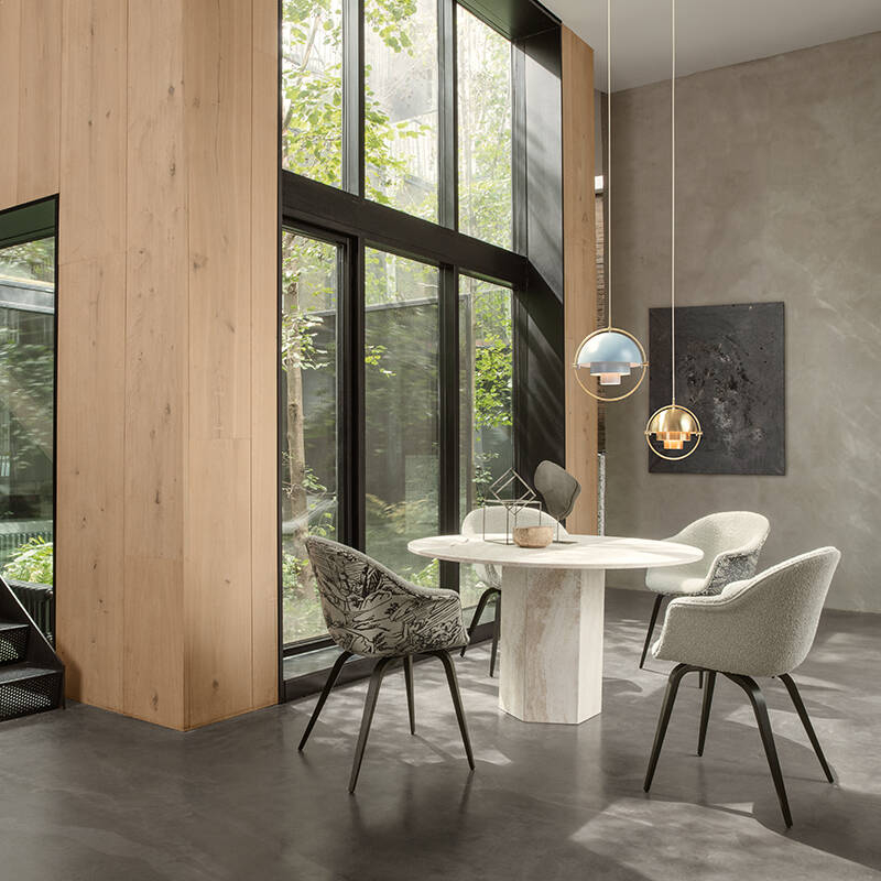 Table EPIC DINING Blanc neutre GUBI