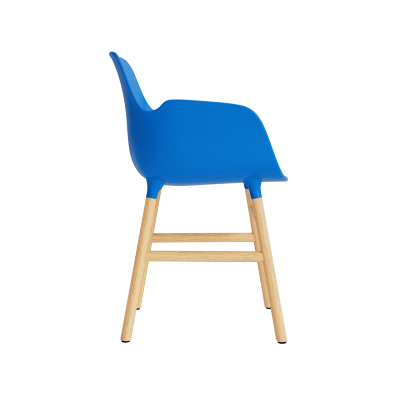 Chaise FORM ARMCHAIR Bleu vif  Normann Copenhagen