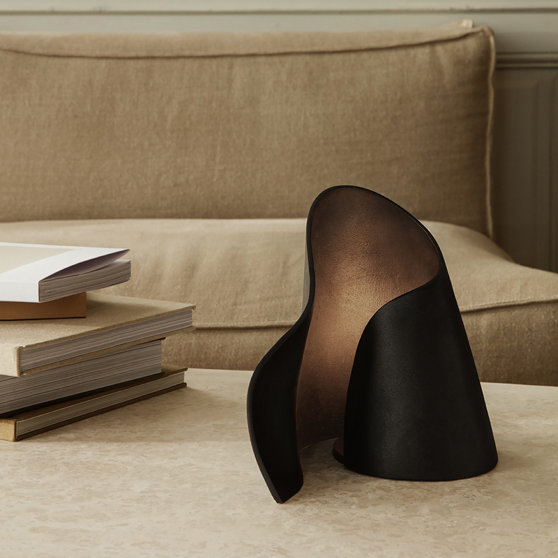 Lampe à poser OYSTER Noir FERM LIVING