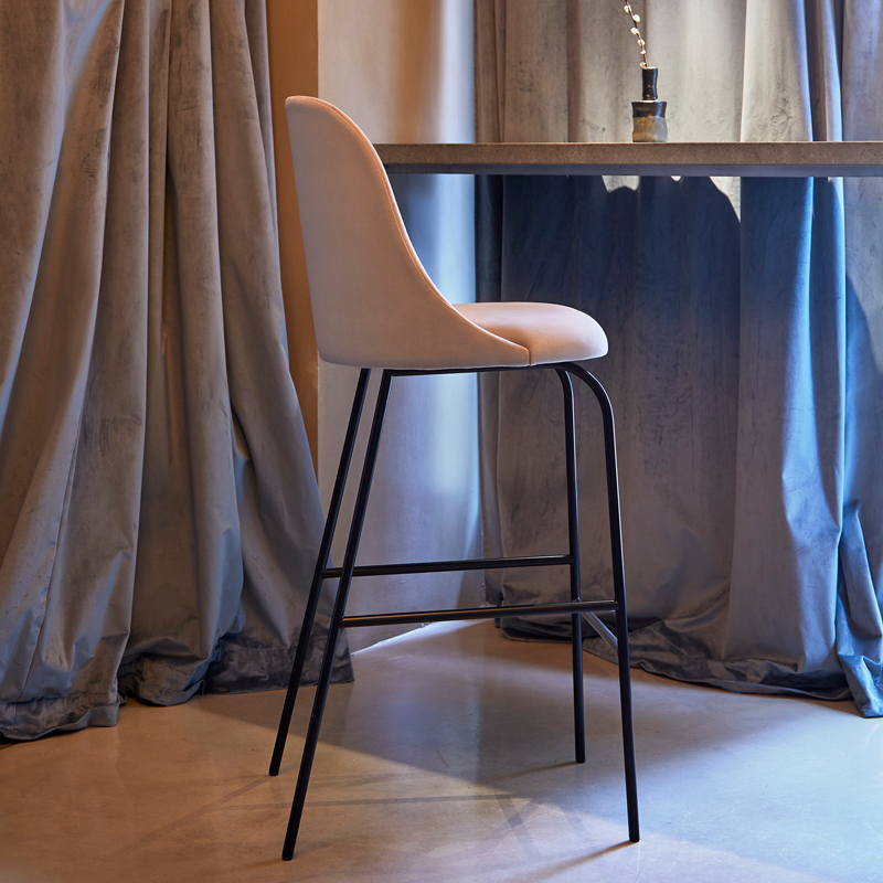 Tabouret haut ALETA dossier haut Ivoire 101 / Noir VICCARBE