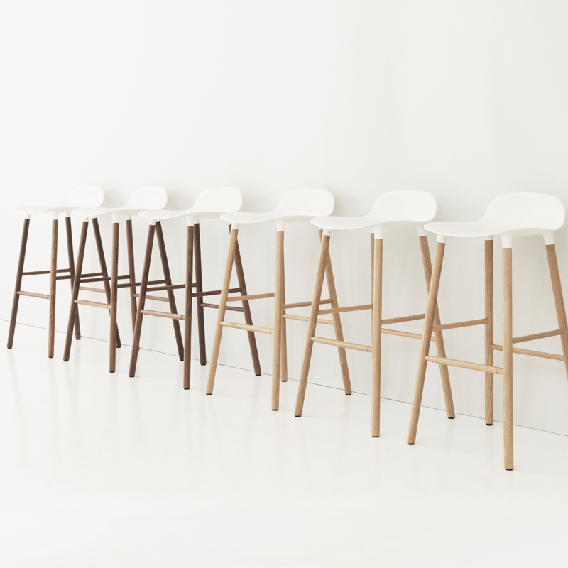 Tabouret haut FORM BARSTOOL Bleu vif  Normann Copenhagen