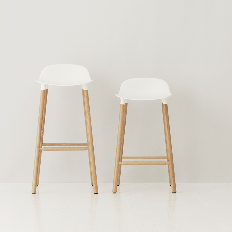 Tabouret haut FORM BARSTOOL Bleu vif  Normann Copenhagen