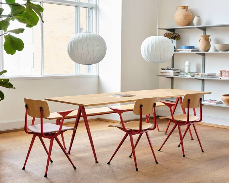 Chaise RESULT avec accoudoirs Chêne fumé/ beige HAY