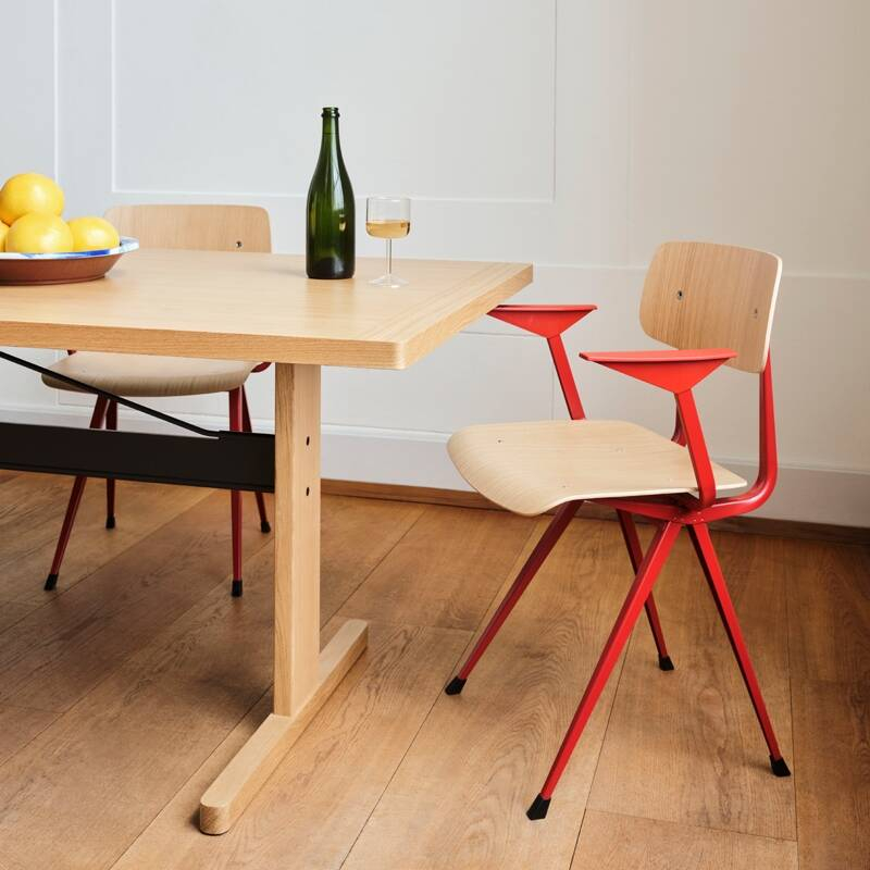Chaise RESULT avec accoudoirs Chêne/ rouge HAY